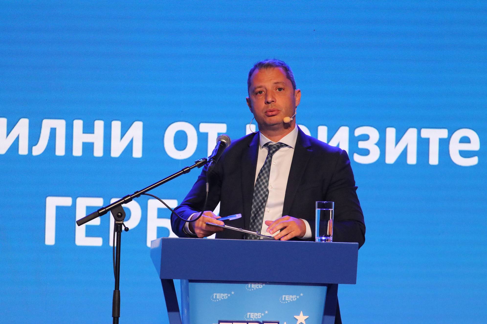  Делян Добрев 